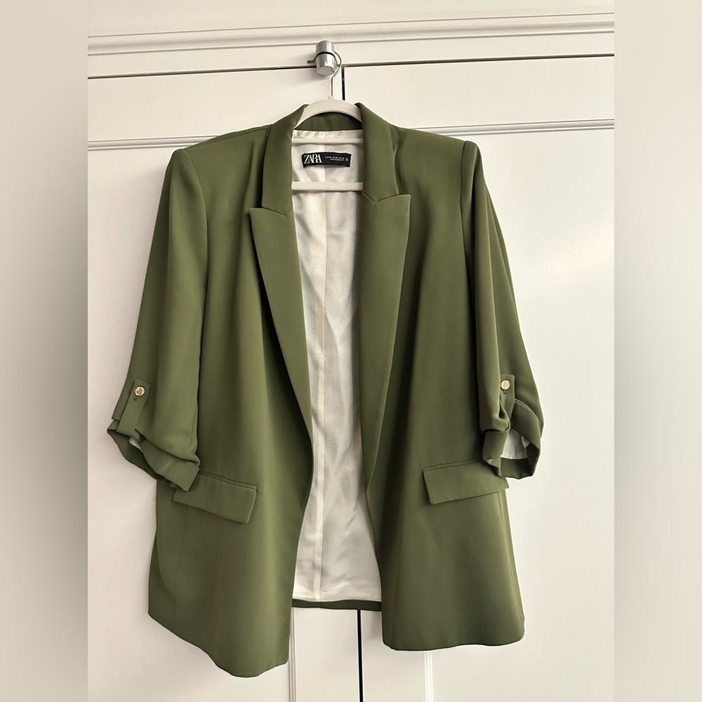 Zara Khaki Green suit jacket. Great condition. Worn once. Very stylish